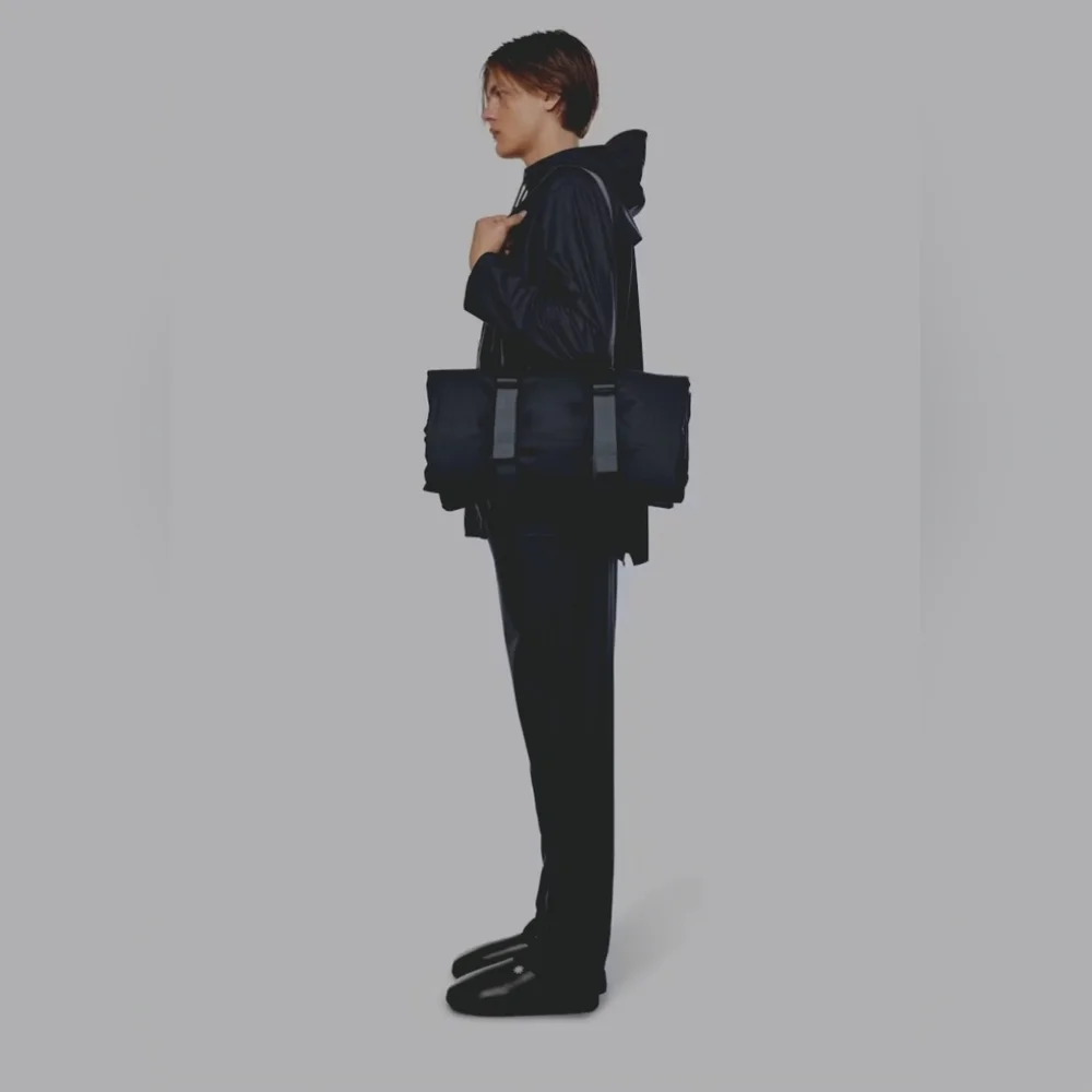 NWT Rains Waterproof Blanket Navy $125 retail